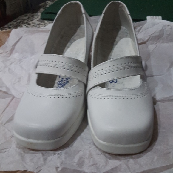 SHOES - Picture 3 of 3